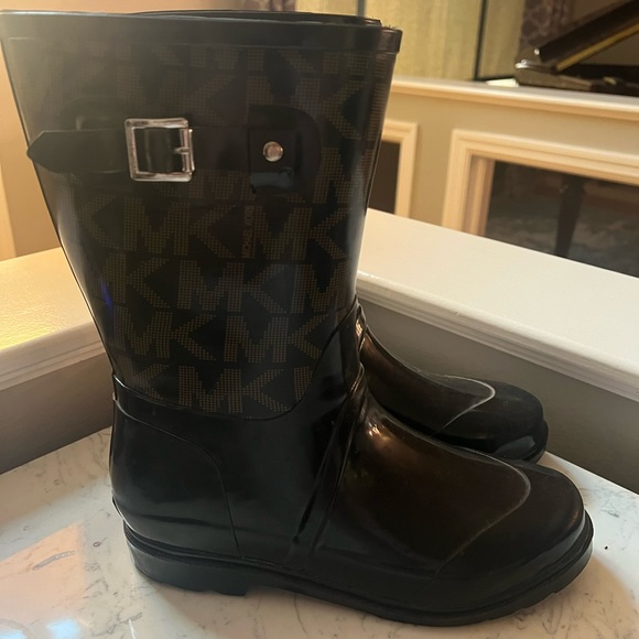 Michael Kors size 10 rain boots - Picture 3 of 4